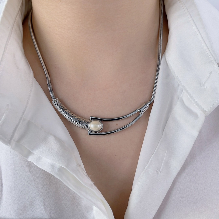 Pearl Arc Collar Necklace