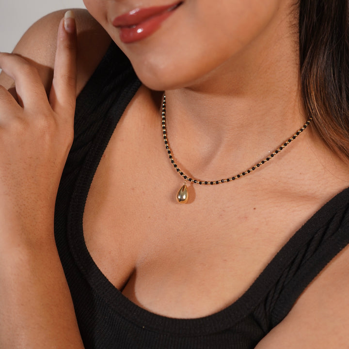 Teardrop Mangalsutra-Inspired Necklace – Minimalist Black Bead Chain