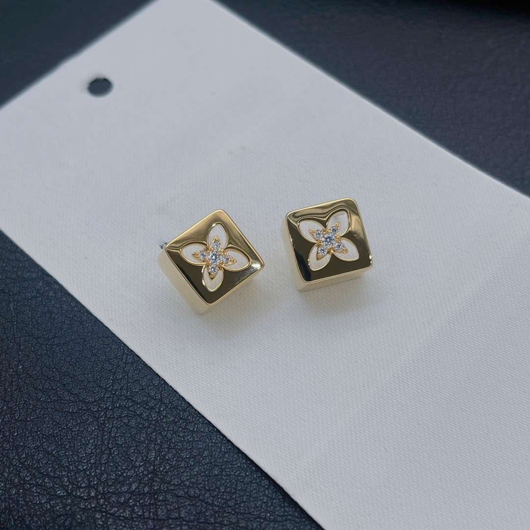 Gold Floral Cutout Square Stud Earrings