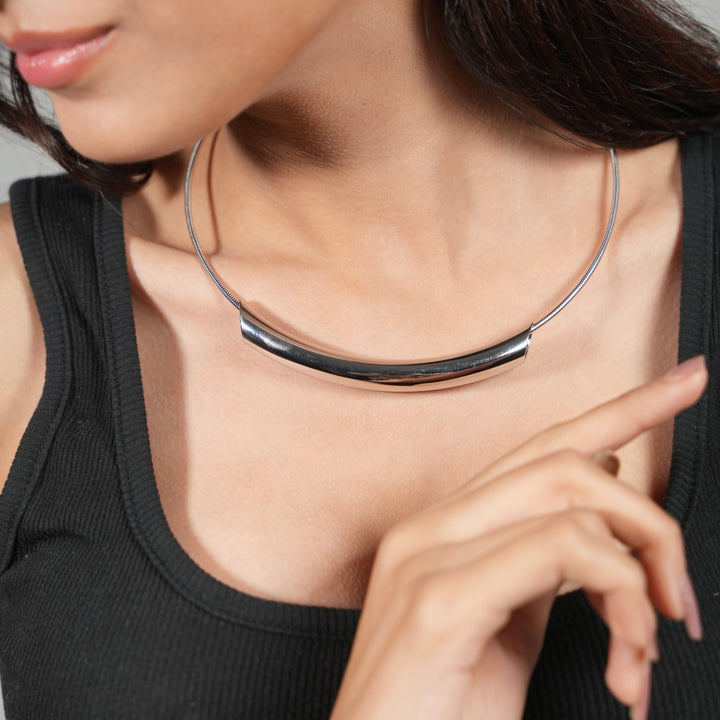 Sculpted Tube Metal Choker Necklace
