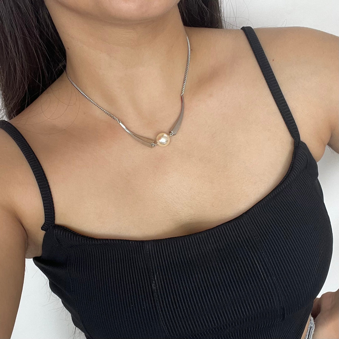 Aeris Orb – Sculpted Silver Pearl Choker