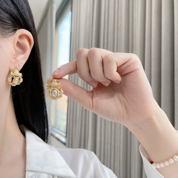 Vintage Dome Pearl Earrings – Gold Sculpted Regal Studs