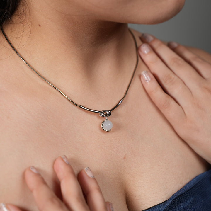 Lune Knot – Silver Pendant Snake Chain Necklace