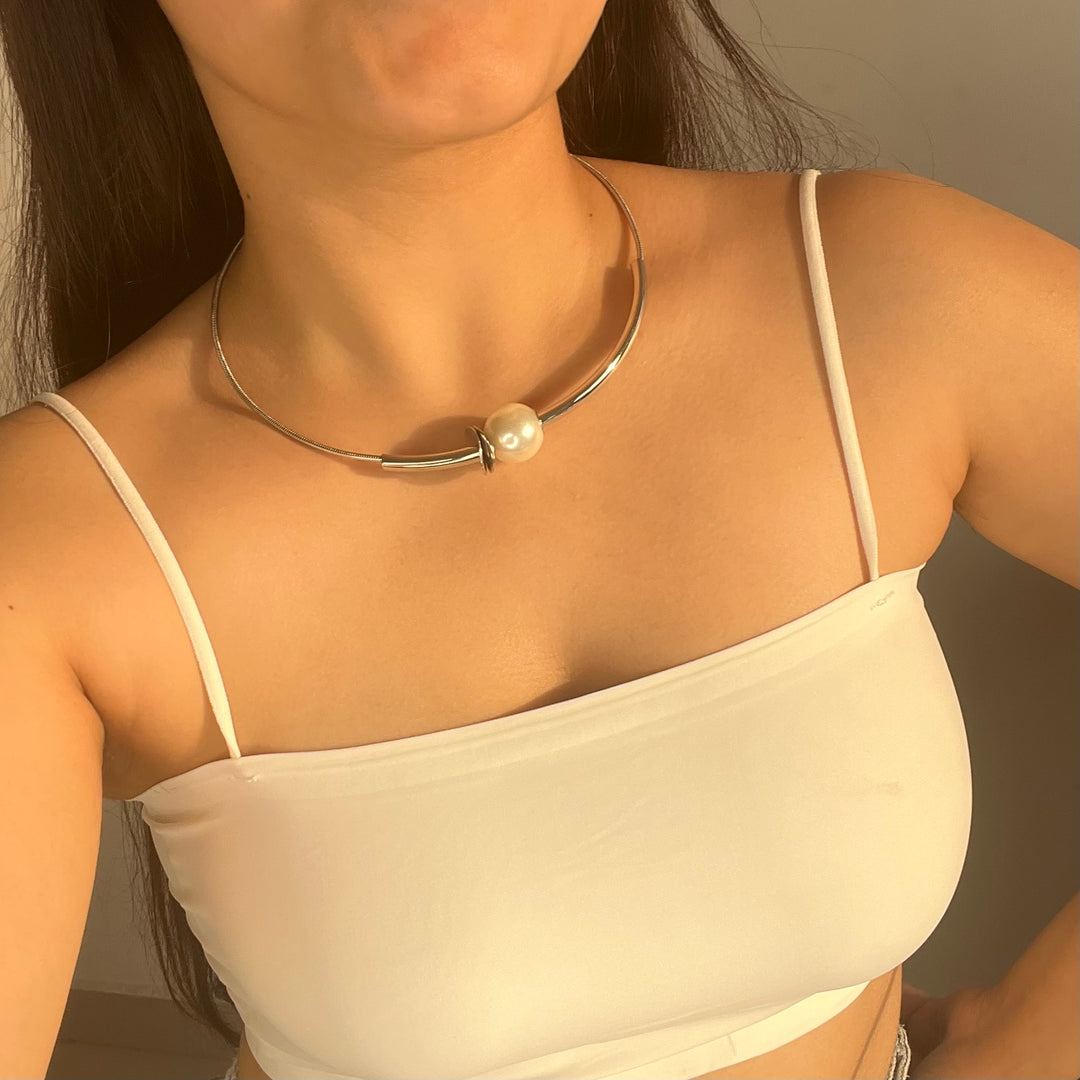 Sculpted Metallic Pearl Knot Choker Necklace – Silver Luxe Edition