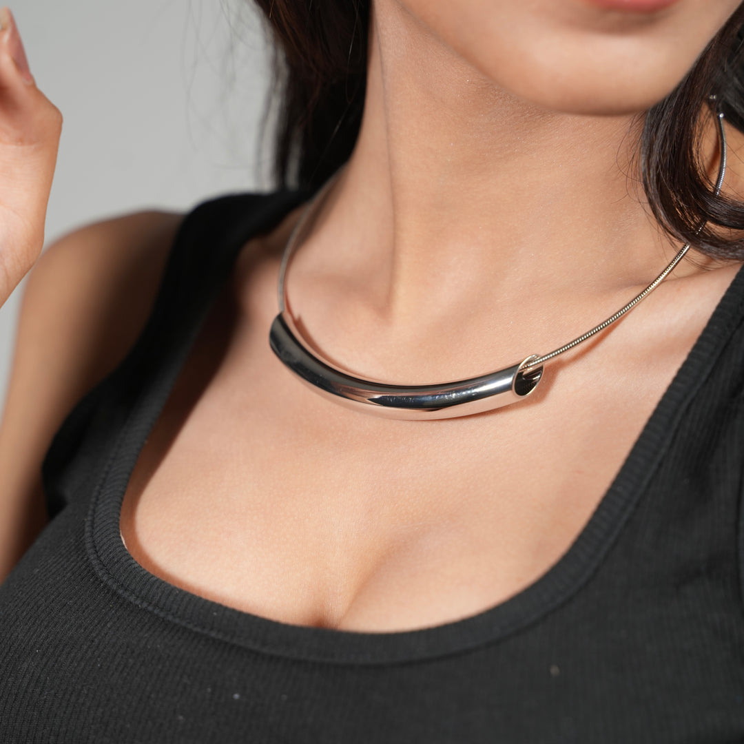 Sculpted Tube Metal Choker Necklace