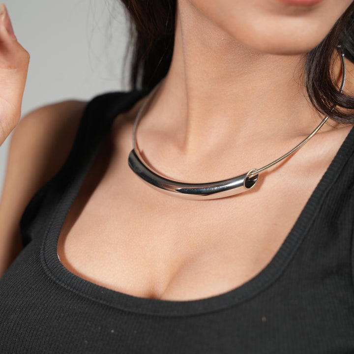 Sculpted Tube Metal Choker Necklace