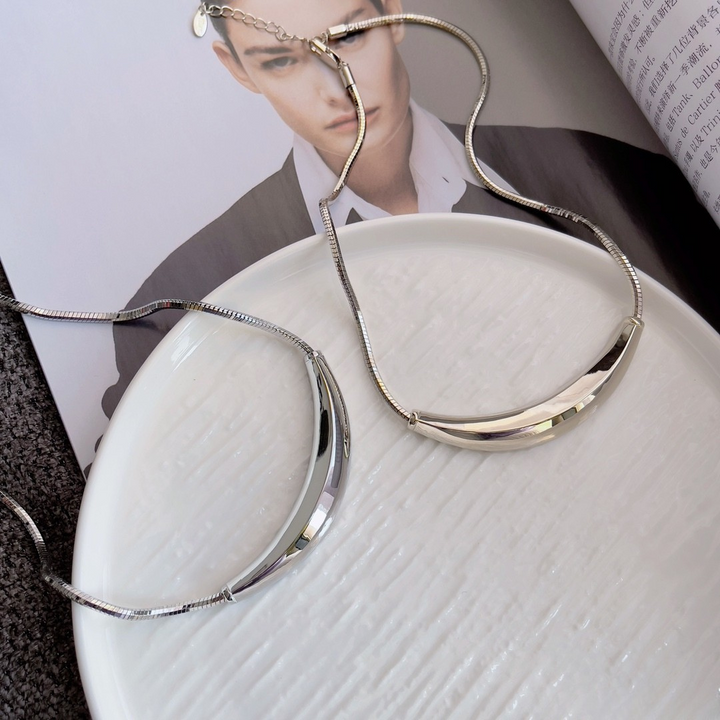 Modern Sculpted Silver Bar Choker Necklace