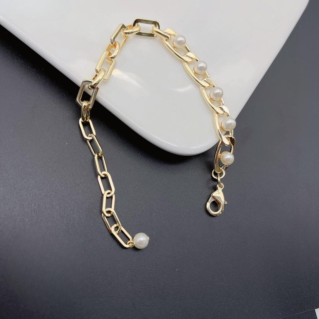 Gold-Plated Chunky Chain Bracelet with Pearl Accents