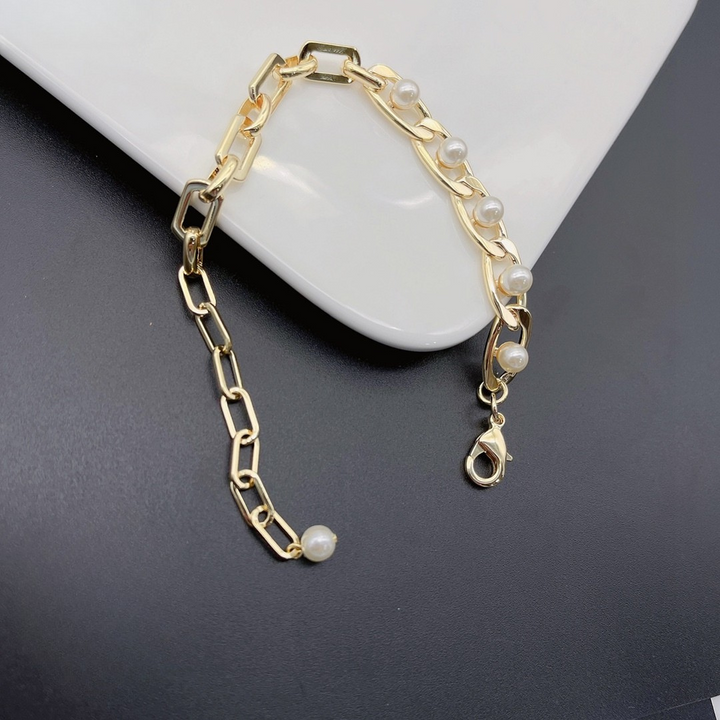 Gold-Plated Chunky Chain Bracelet with Pearl Accents