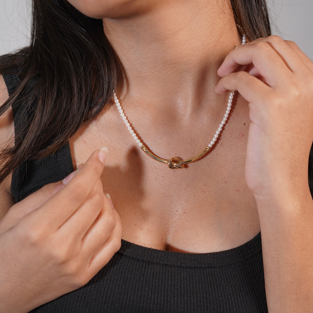 Modern Pearl Knot Choker Necklace – Silver Minimalist Charm