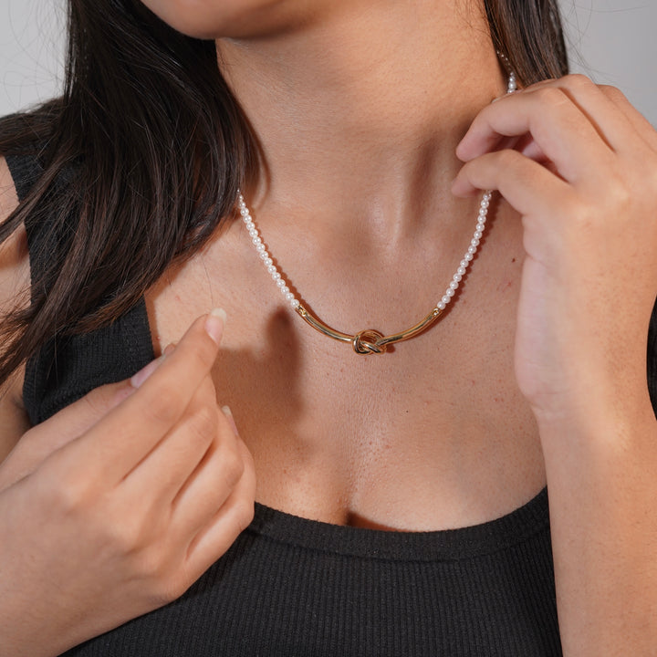 Modern Pearl Knot Choker Necklace – Silver Minimalist Charm