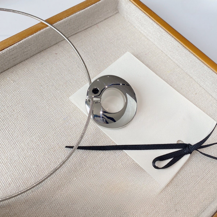 Bold Sculptural Silver Loop Pendant Choker Necklace – Minimalist Statement Jewelry
