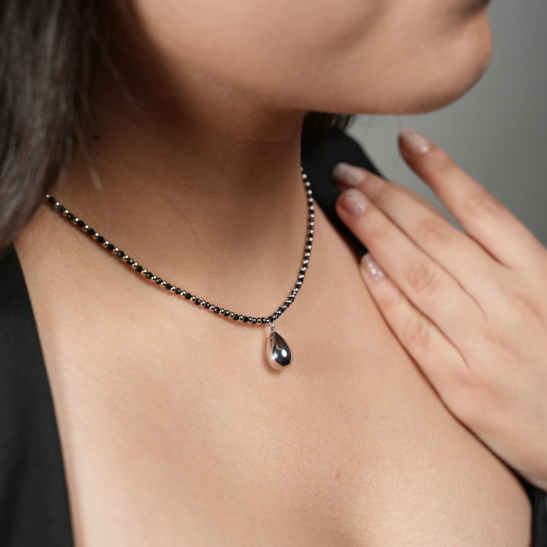 Teardrop Mangalsutra-Inspired Necklace – Minimalist Black Bead Chain