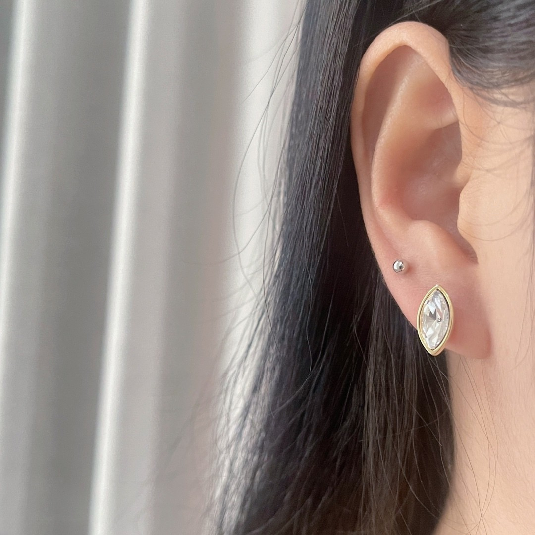 Crystal Leaf Cluster Stud Earrings – Gold Bloom Design in Blue & Silver