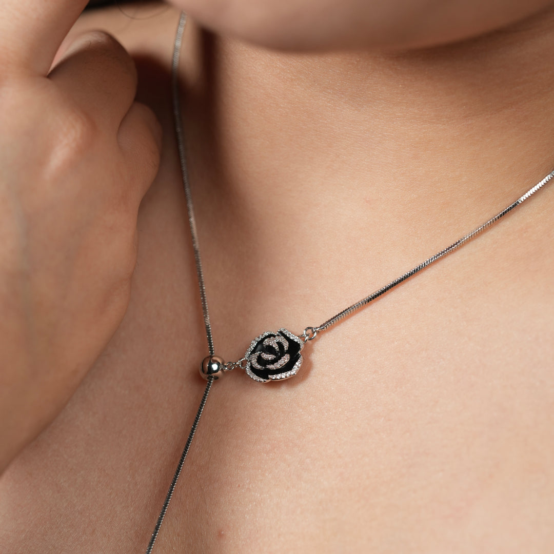 Elegant Adjustable Black Rose Lariat Necklace – Gold & Silver