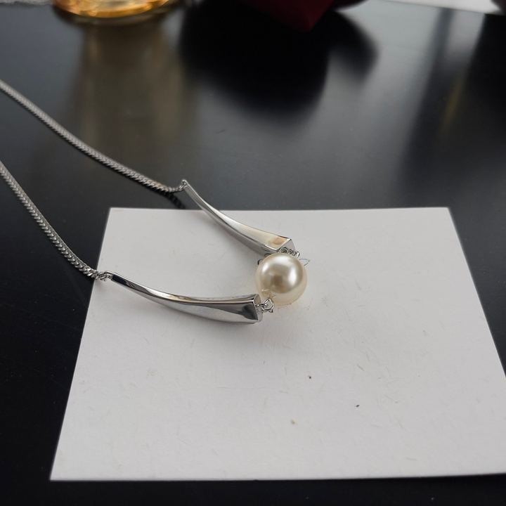 Aeris Orb – Sculpted Silver Pearl Choker