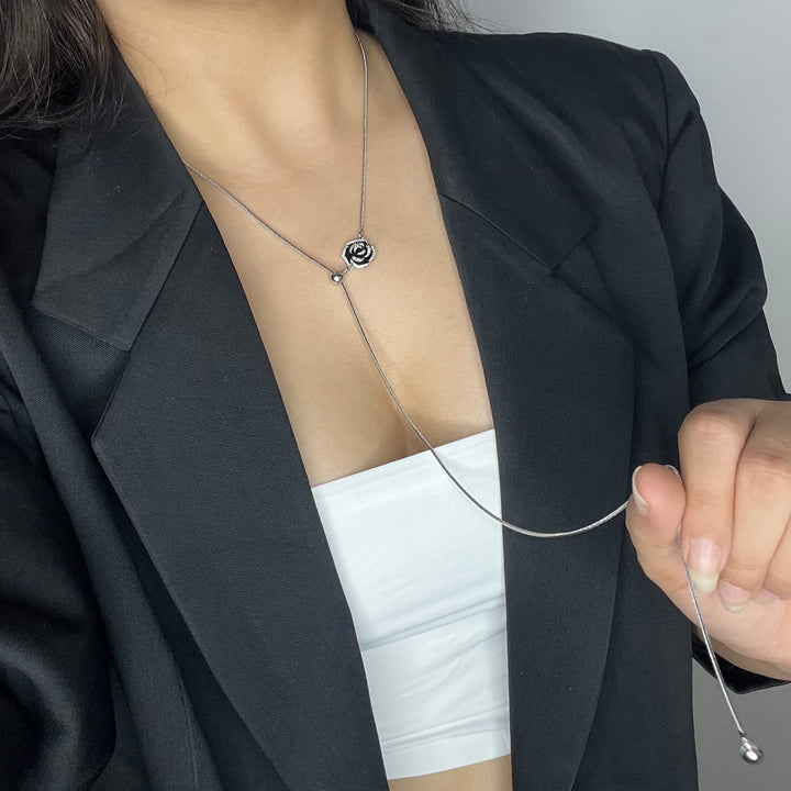 Elegant Adjustable Black Rose Lariat Necklace – Gold & Silver