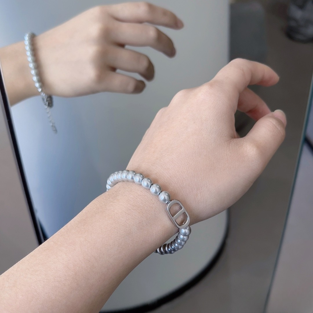 Elegant Silver Pearl Bracelet with Designer Oval Charm