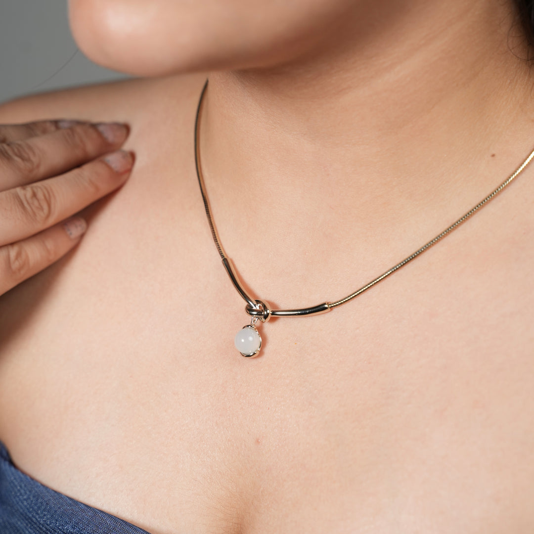 Lune Knot – Silver Pendant Snake Chain Necklace