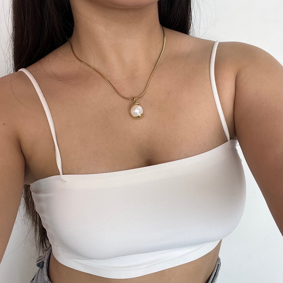 Classic Gold-Plated Pearl Pendant Necklace – Elegant Herringbone Chain