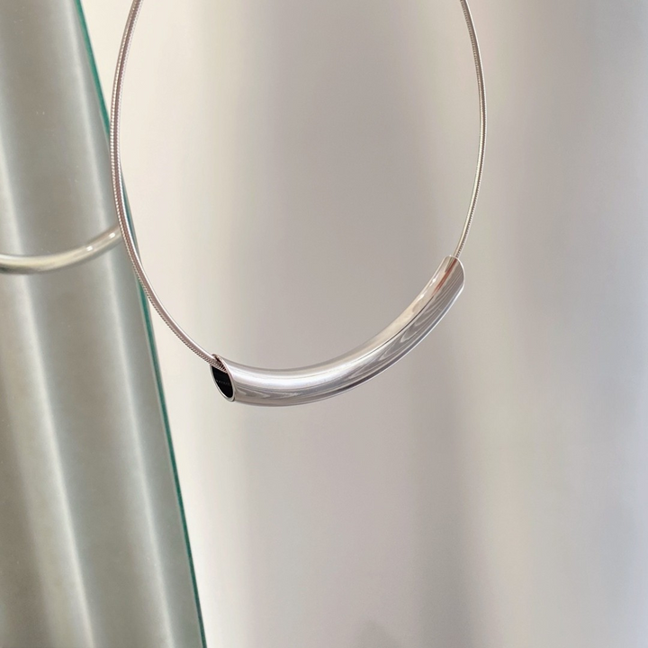 Sculpted Tube Metal Choker Necklace