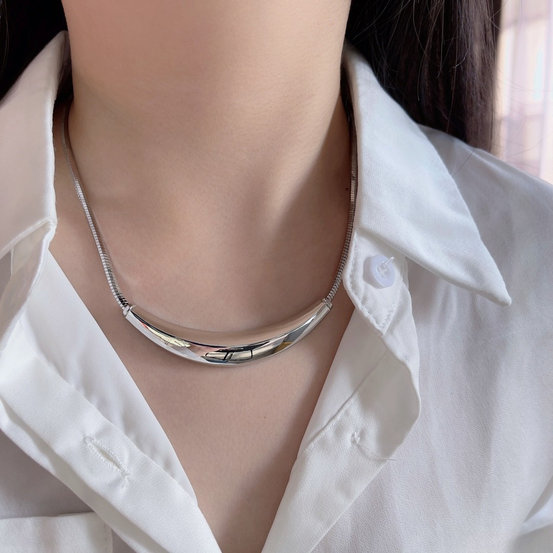 Modern Sculpted Silver Bar Choker Necklace