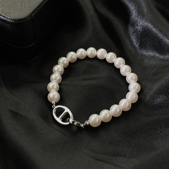 Elegant Faux Pearl Bracelet with Designer-Inspired Clasp