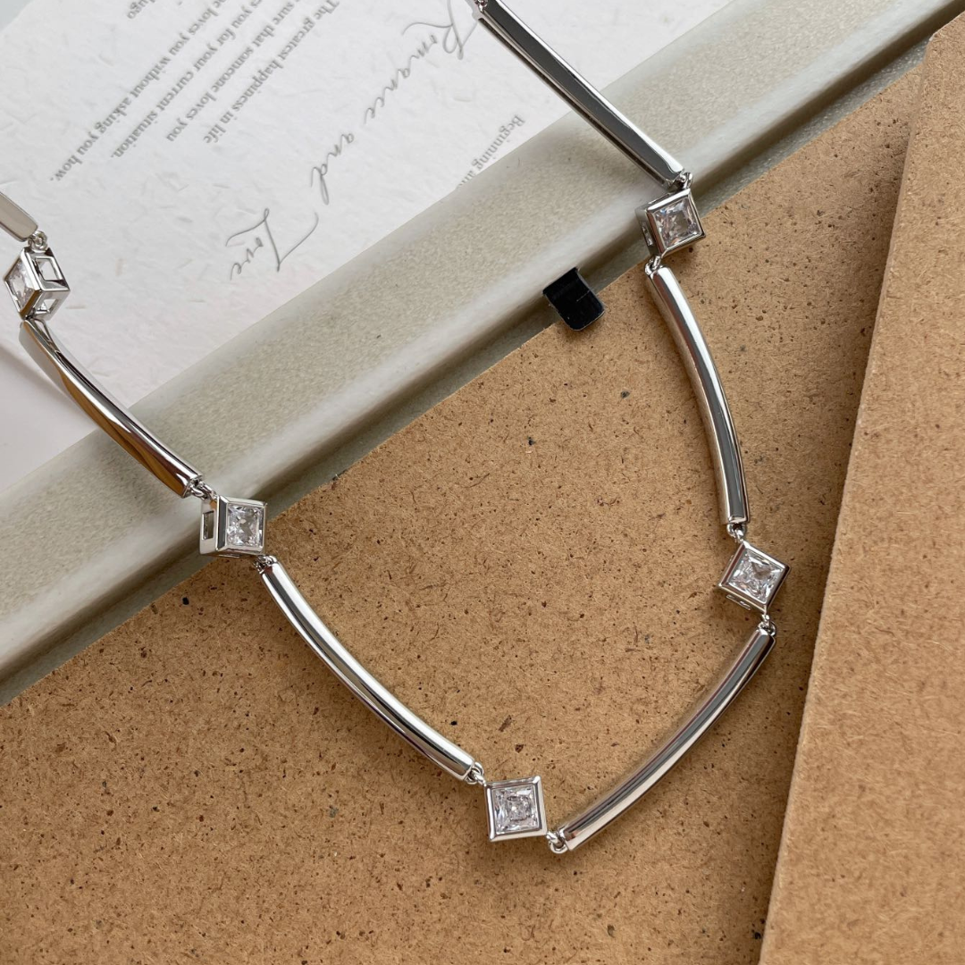 Iris Luxe – Silver Geometric Choker Necklace