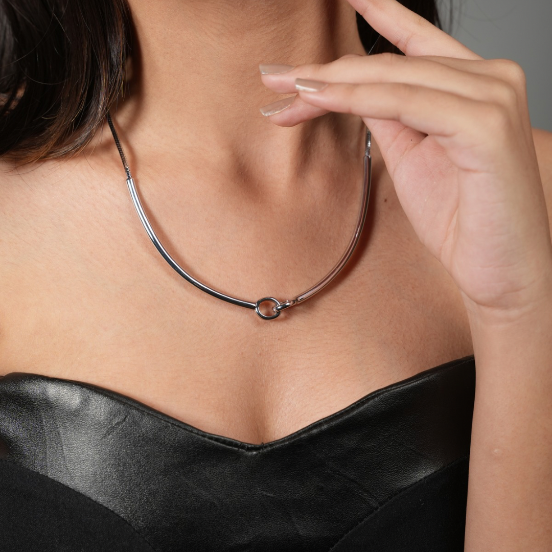 Vera Loop – Sculpted Interlock Silver Choker