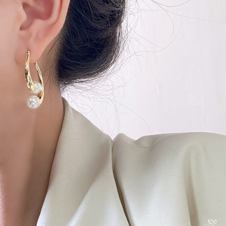 Sculpted Gold Teardrop Pearl Hoop Earrings