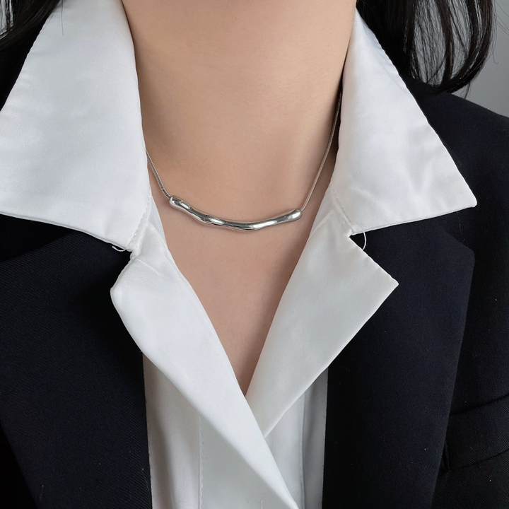 Solace Bar – Sculpted Minimal Silver Necklace