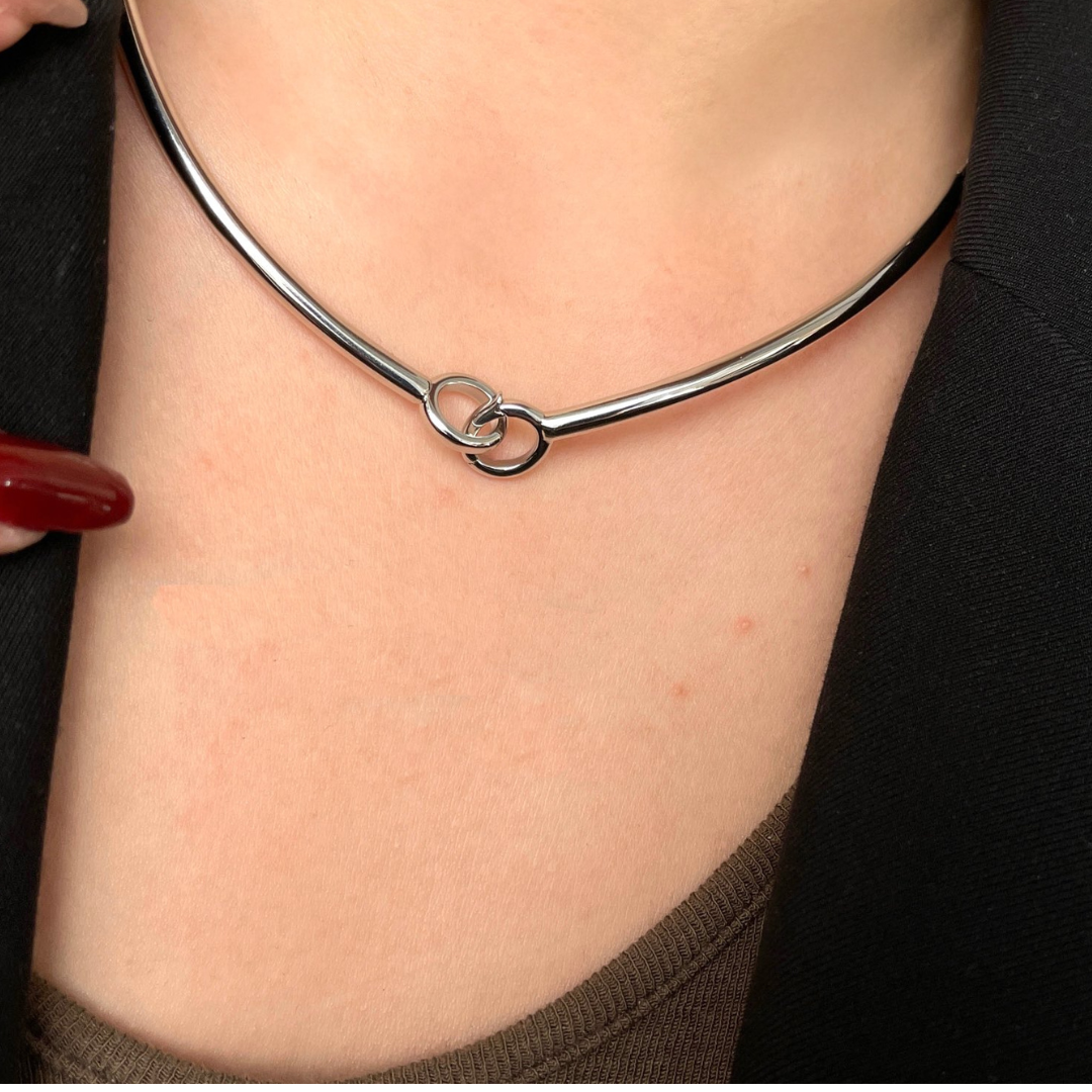 Vera Loop – Sculpted Interlock Silver Choker
