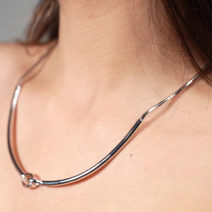 Vera Loop – Sculpted Interlock Silver Choker