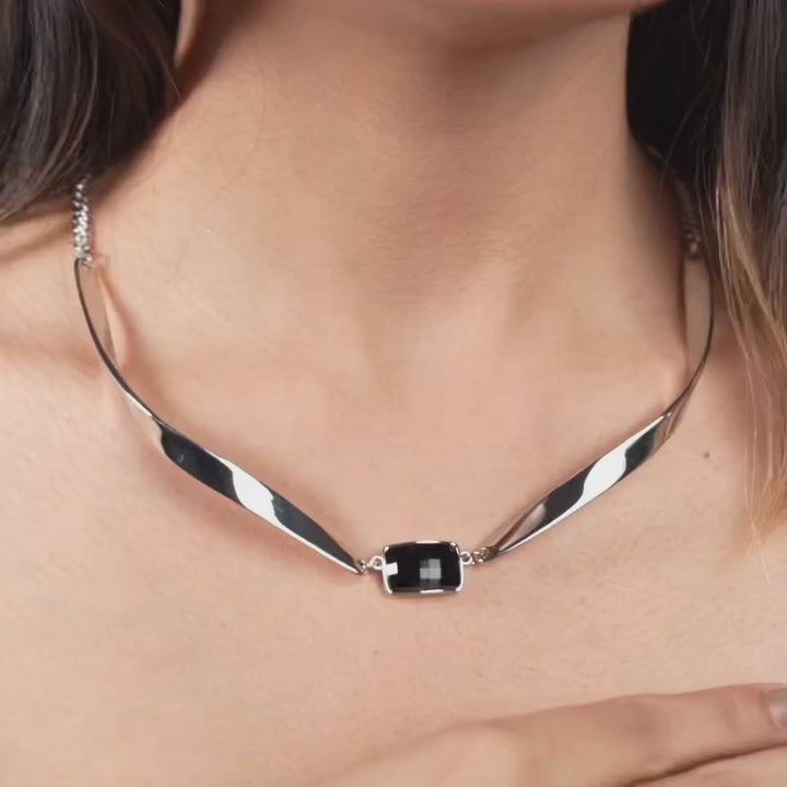 Silver Geometric Curve Choker with Black Gemstone – Modern Statement Necklace