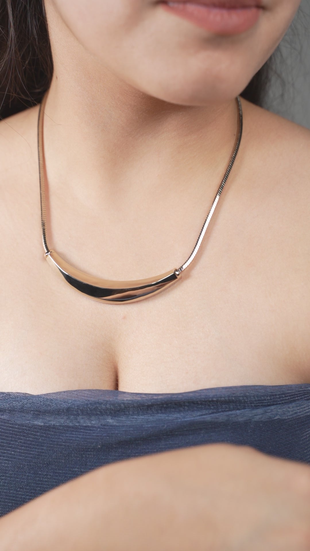 Modern Sculpted Silver Bar Choker Necklace