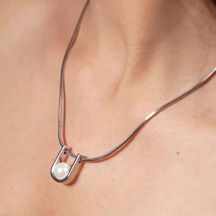 Modern Pearl U-Shaped Pendant Necklace