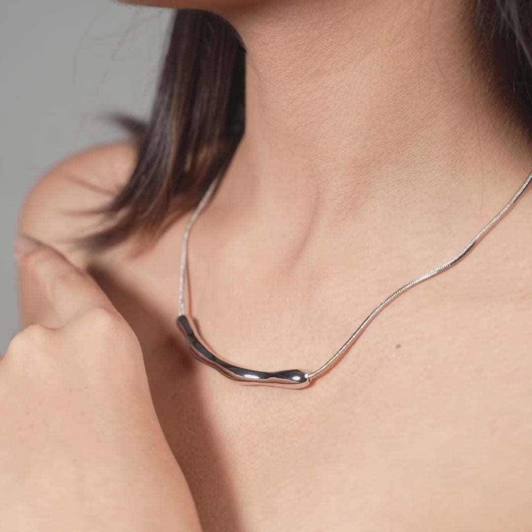 Solace Bar – Sculpted Minimal Silver Necklace
