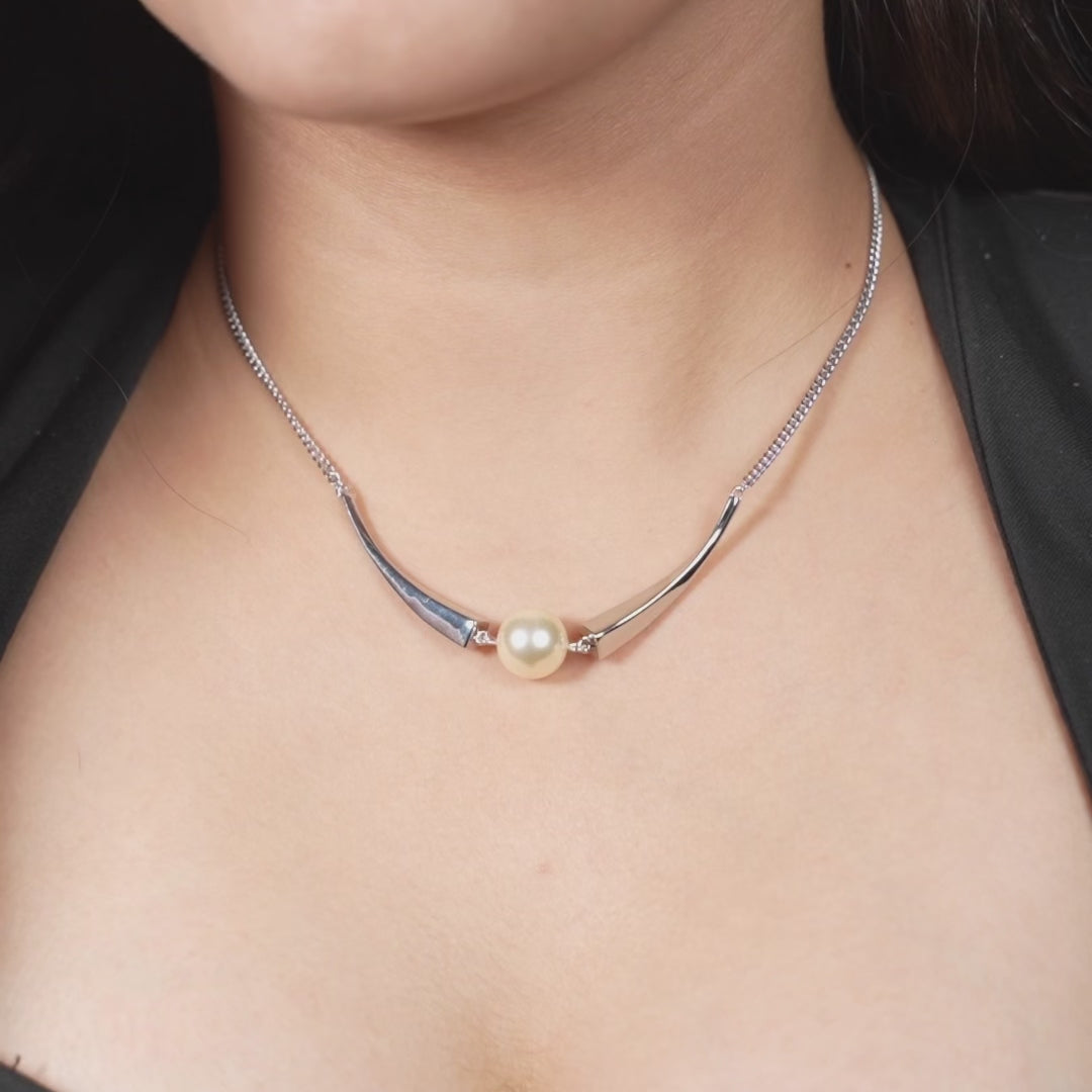 Aeris Orb – Sculpted Silver Pearl Choker