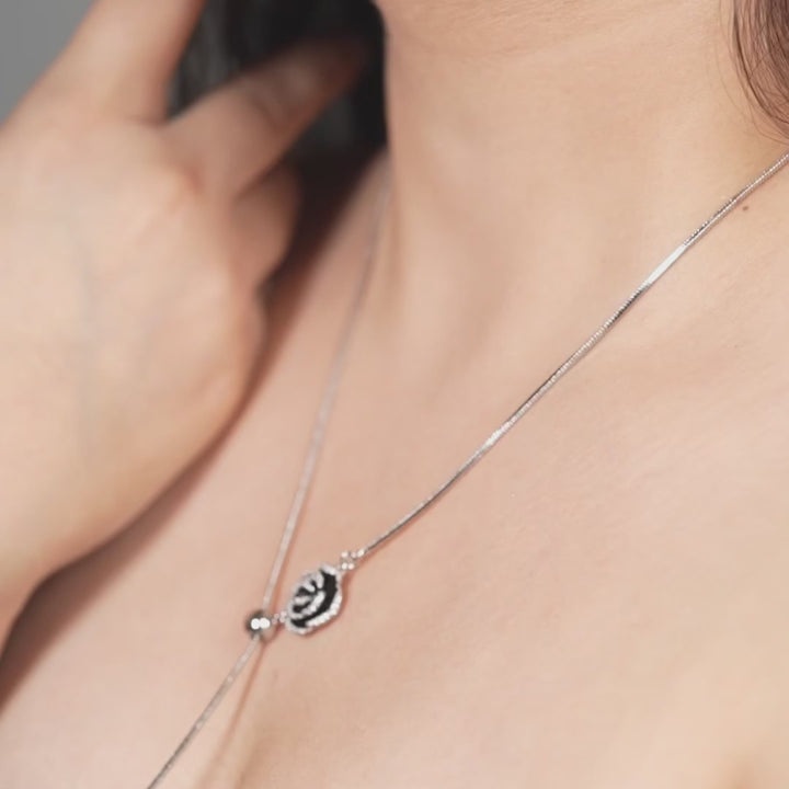 Elegant Adjustable Black Rose Lariat Necklace – Gold & Silver