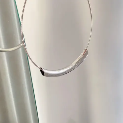 Sculpted Tube Metal Choker Necklace