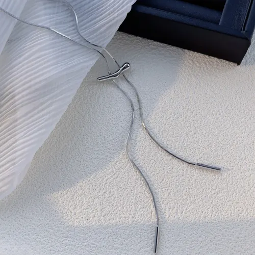 Sculptural Silver Y-Lariat Necklace – Adjustable Minimalist Chain